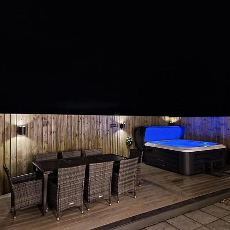No 1 The Paddock - Spacious Holiday Home With A Hot Tub 뷰드 외부 사진