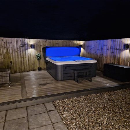 No 1 The Paddock - Spacious Holiday Home With A Hot Tub 뷰드 외부 사진