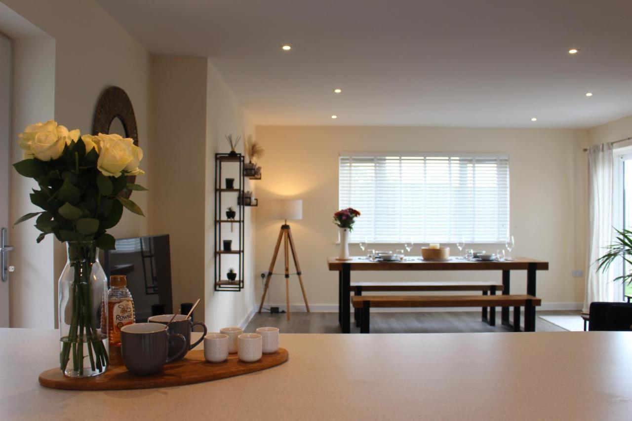 No 1 The Paddock - Spacious Holiday Home With A Hot Tub 뷰드 외부 사진