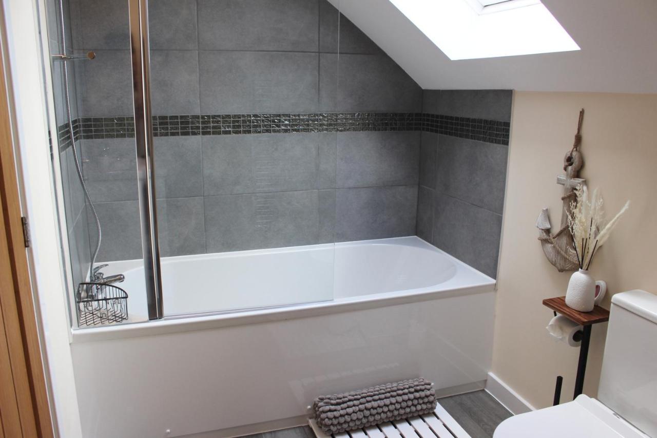 No 1 The Paddock - Spacious Holiday Home With A Hot Tub 뷰드 외부 사진
