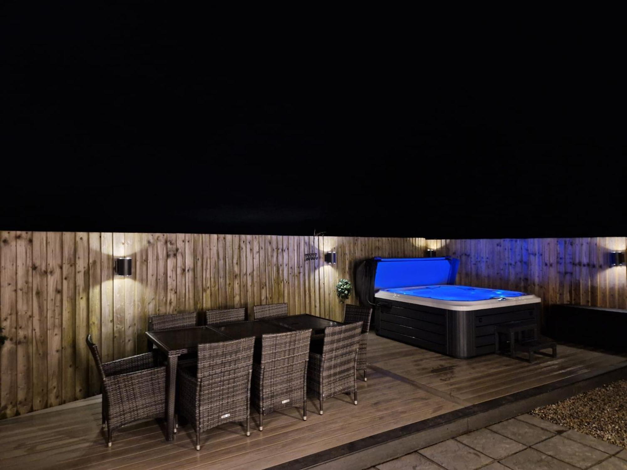 No 1 The Paddock - Spacious Holiday Home With A Hot Tub 뷰드 외부 사진